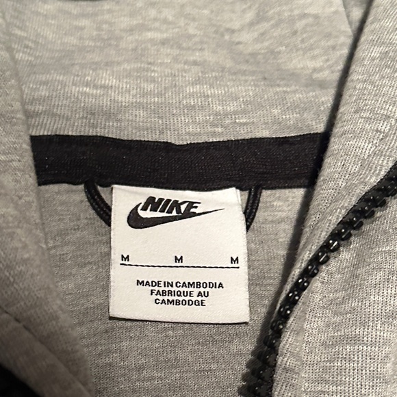 Nike Tech - Picture 4 of 4